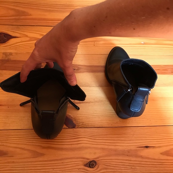 Dolce Vita Black Faux Leather Ankle Zip Boots, EUC, 9.5 - Picture 8 of 11